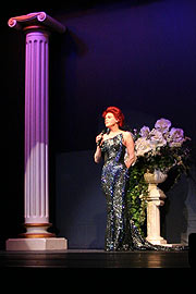 Mary auf der Bühne der Komödie im Bayerischen Hof bis 05.05.2007  (Foto. Martin Schmitz)